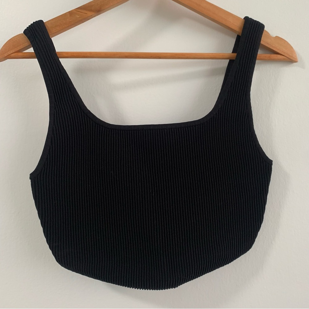 ARITZIA Babaton Black Ribbed Crop Top size Medium #tanktop #cropped